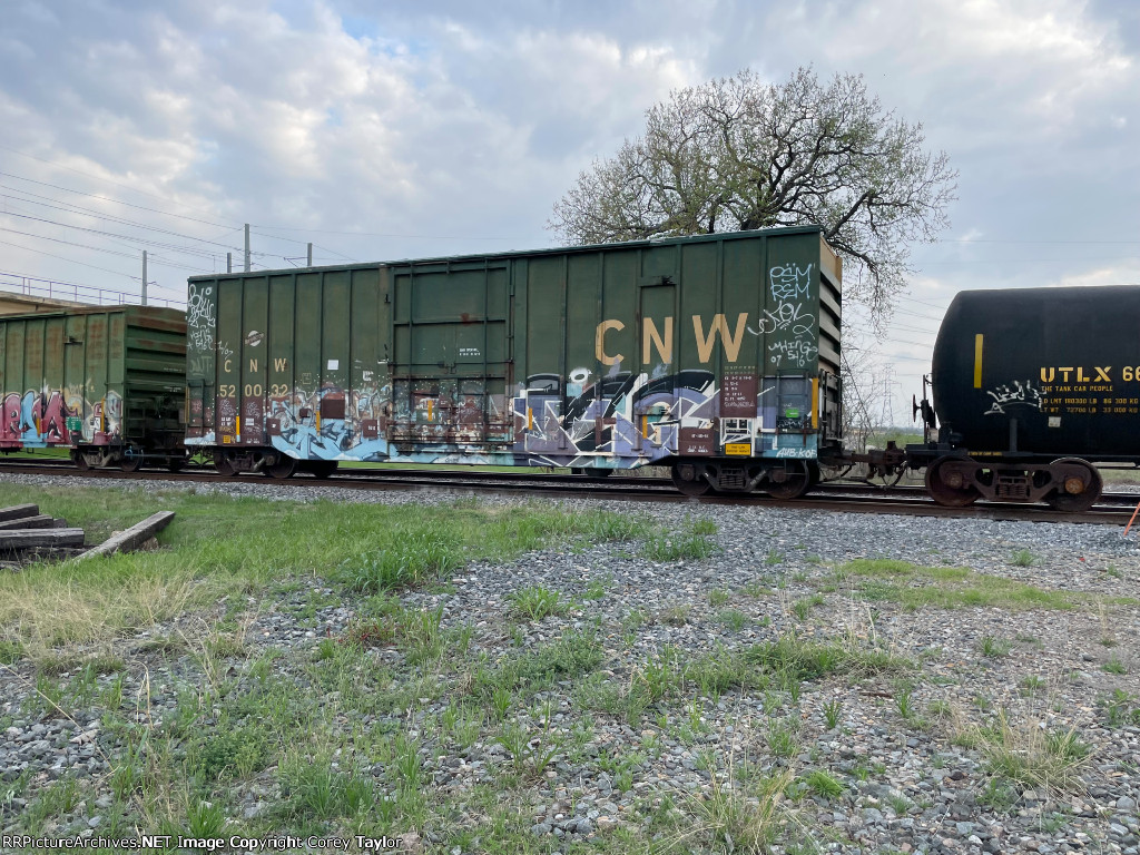 CNW 520032